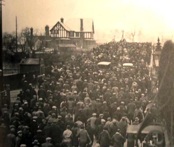 Photograph of Moon Hotel/Station Road